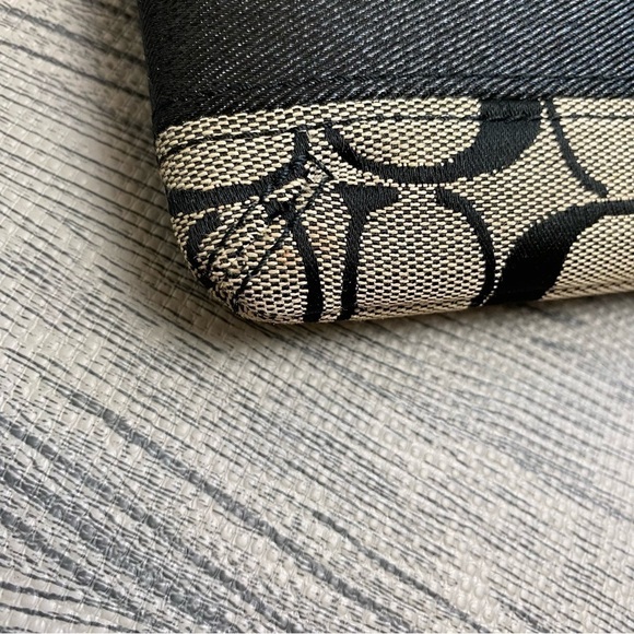 Coach Signature C Pattern IPad/Table Padded Case - Picture 3 of 7